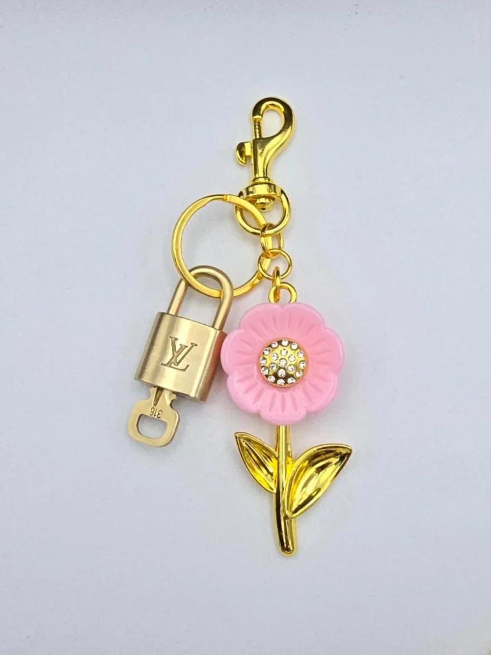 Authentic LV Louis Vuitton Gold Lock & Key 🔑 Unbranded Flower Keychain Charm